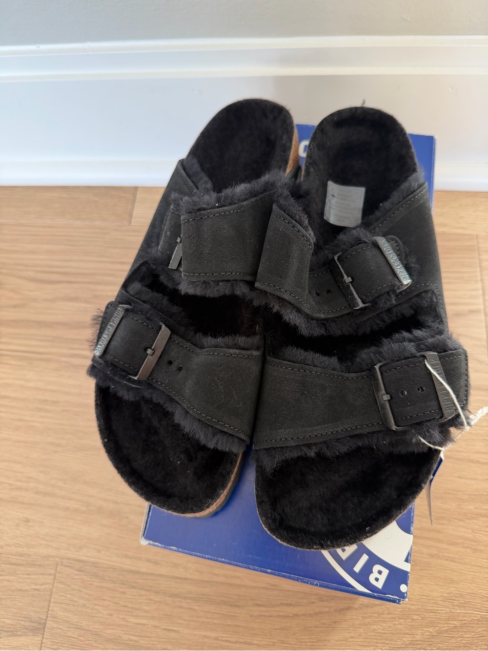 NEW! Birkenstock Black Shearling Arizona Slide Sandals, size 41 - Picture 3 of 4